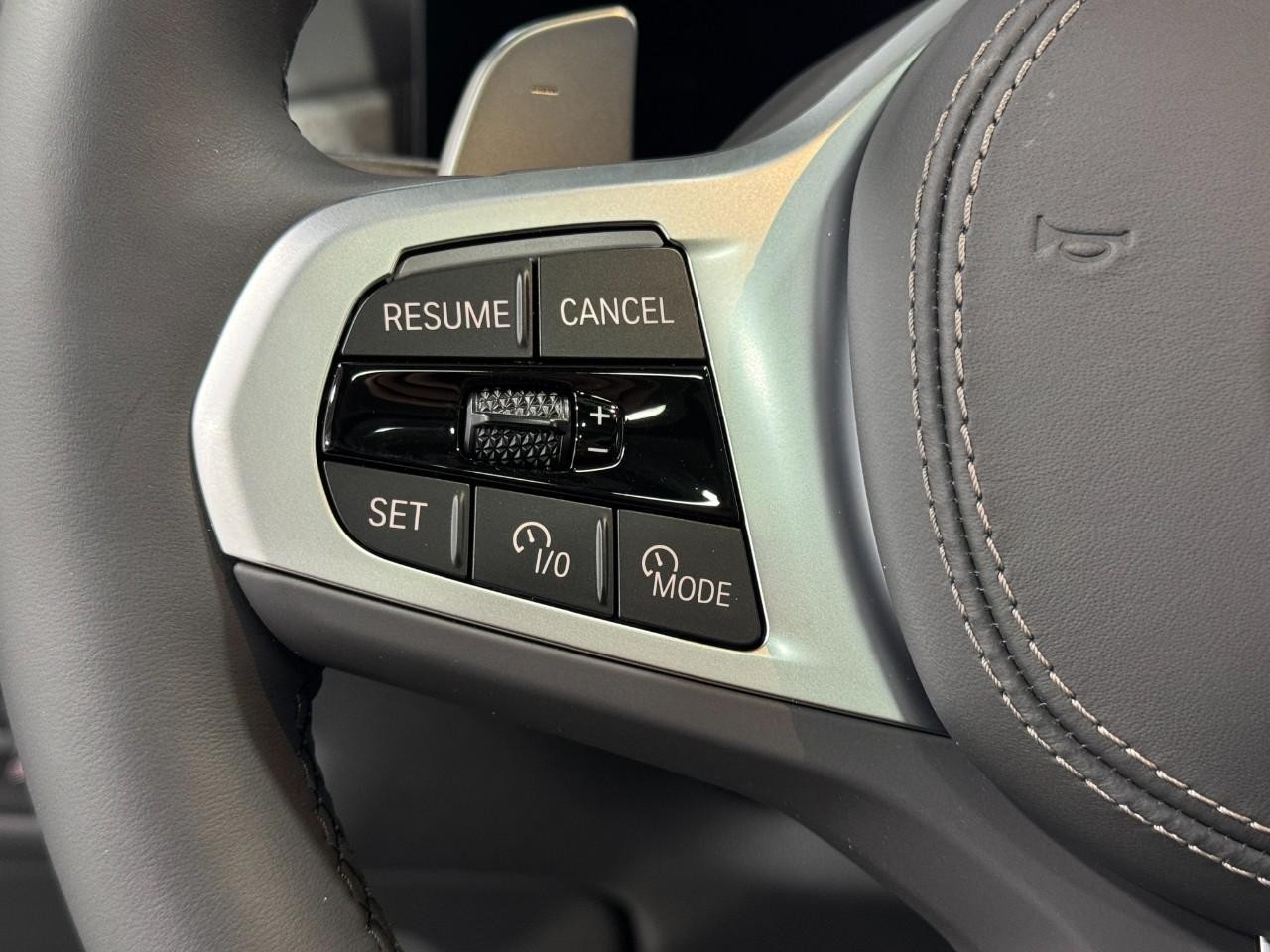 BMW X5 Vehicle Full-screen Gallery Image 31