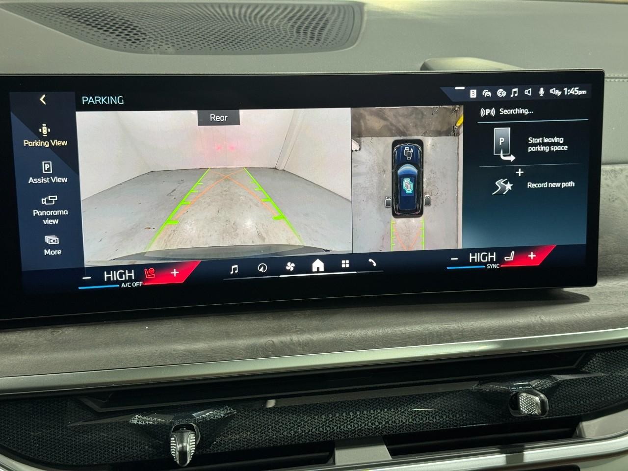 BMW X5 Vehicle Full-screen Gallery Image 34