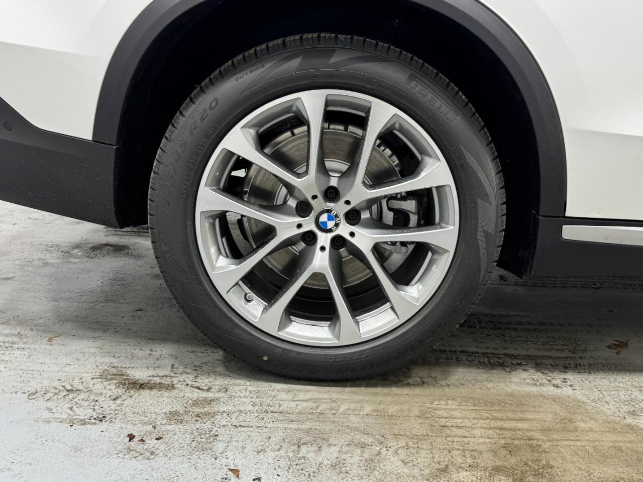 BMW X5 Vehicle Full-screen Gallery Image 5