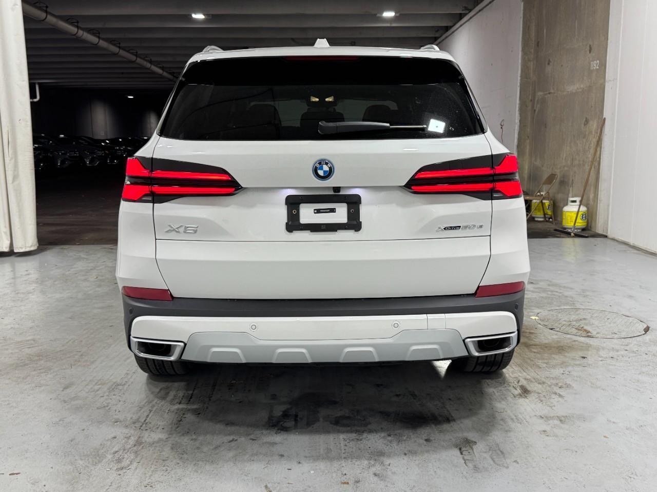 BMW X5 Vehicle Full-screen Gallery Image 9