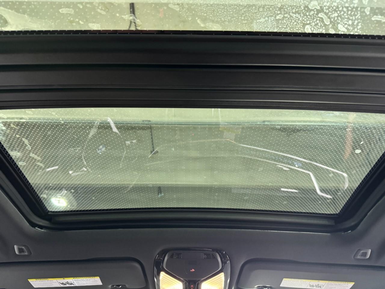 BMW X5 Vehicle Full-screen Gallery Image 12