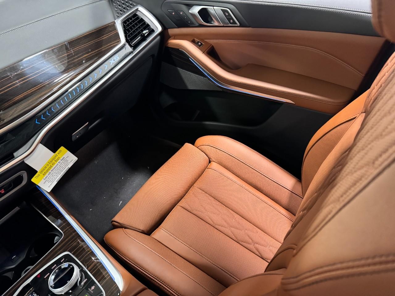 BMW X5 Vehicle Full-screen Gallery Image 17