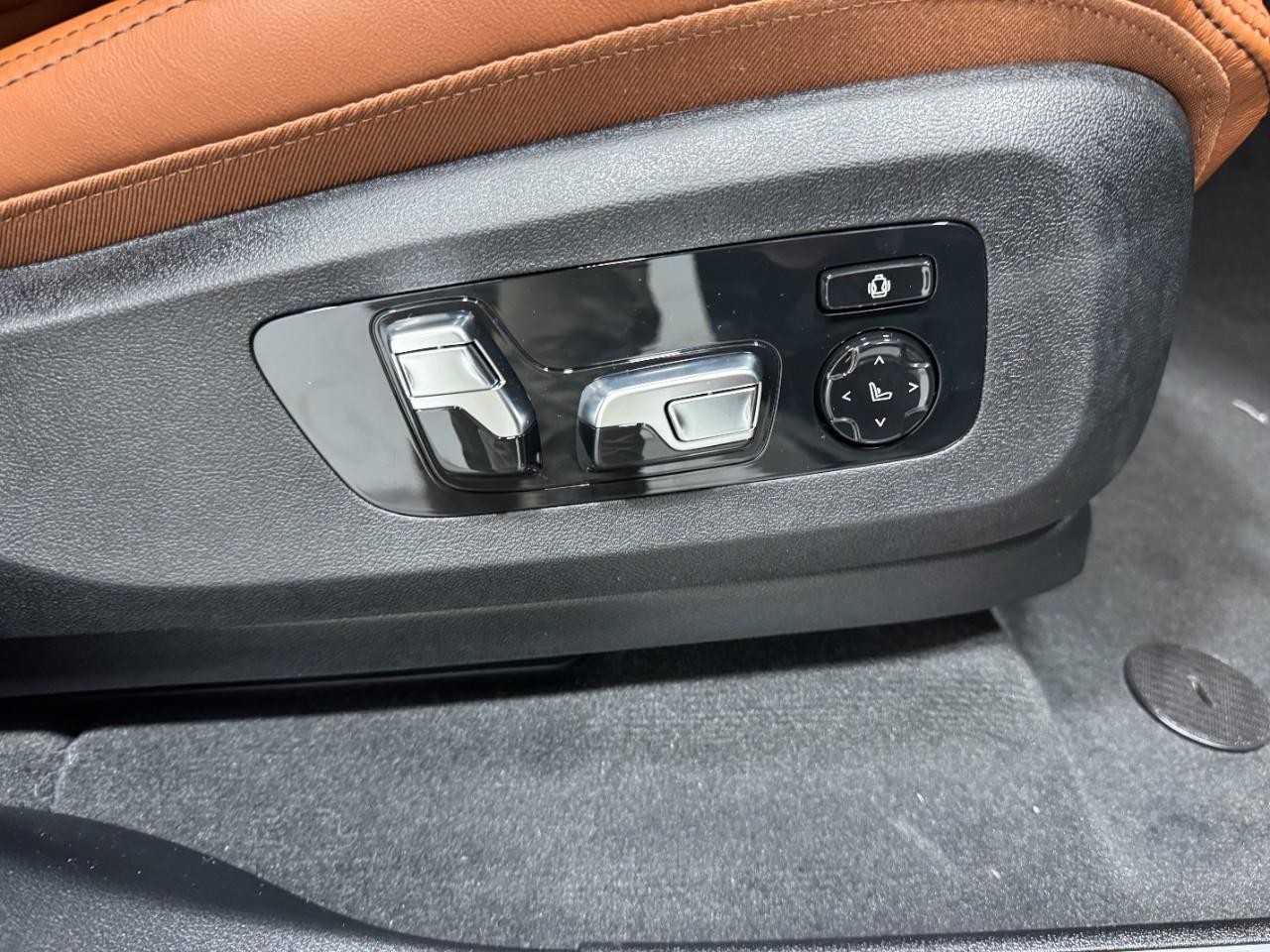 BMW X5 Vehicle Full-screen Gallery Image 20