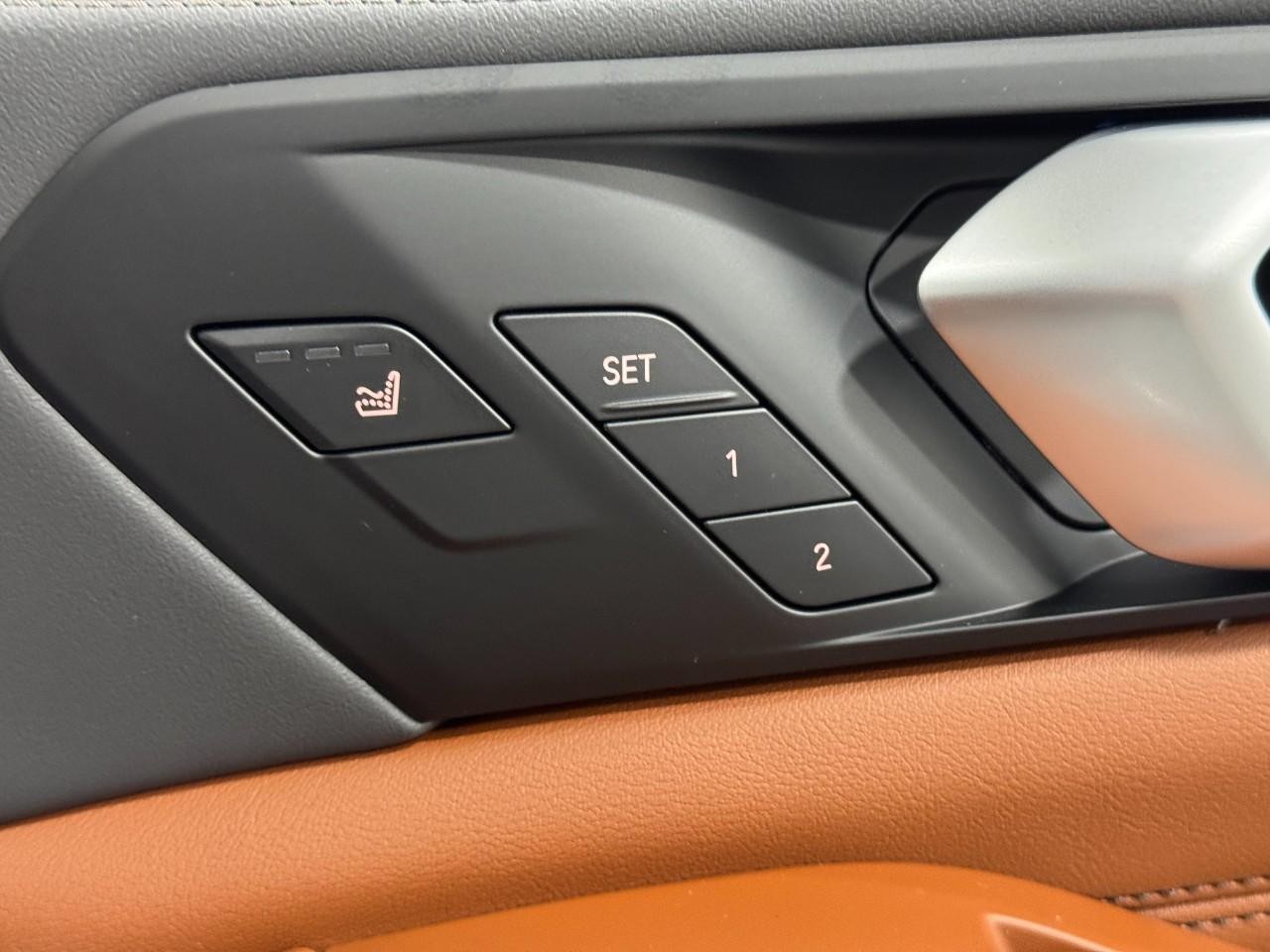 BMW X5 Vehicle Full-screen Gallery Image 21