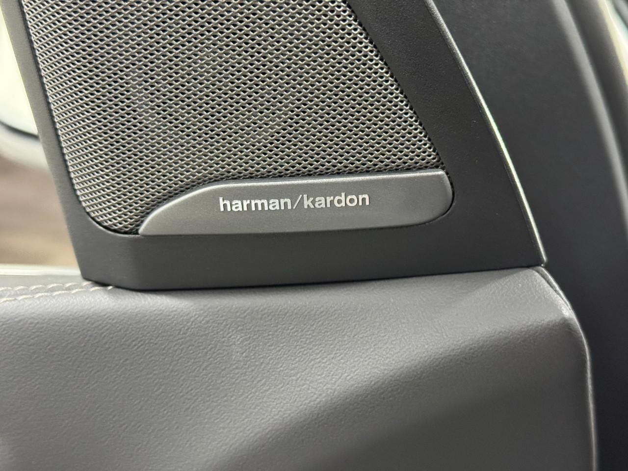 BMW X5 Vehicle Full-screen Gallery Image 24