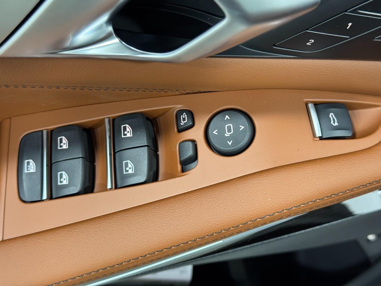 BMW X5 Vehicle Full-screen Gallery Image 27