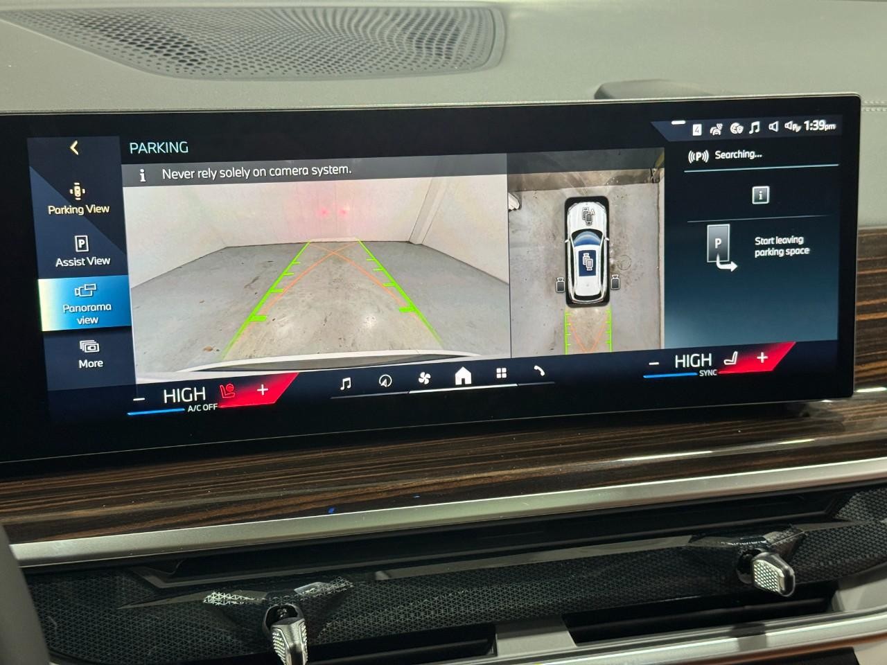 BMW X5 Vehicle Full-screen Gallery Image 35