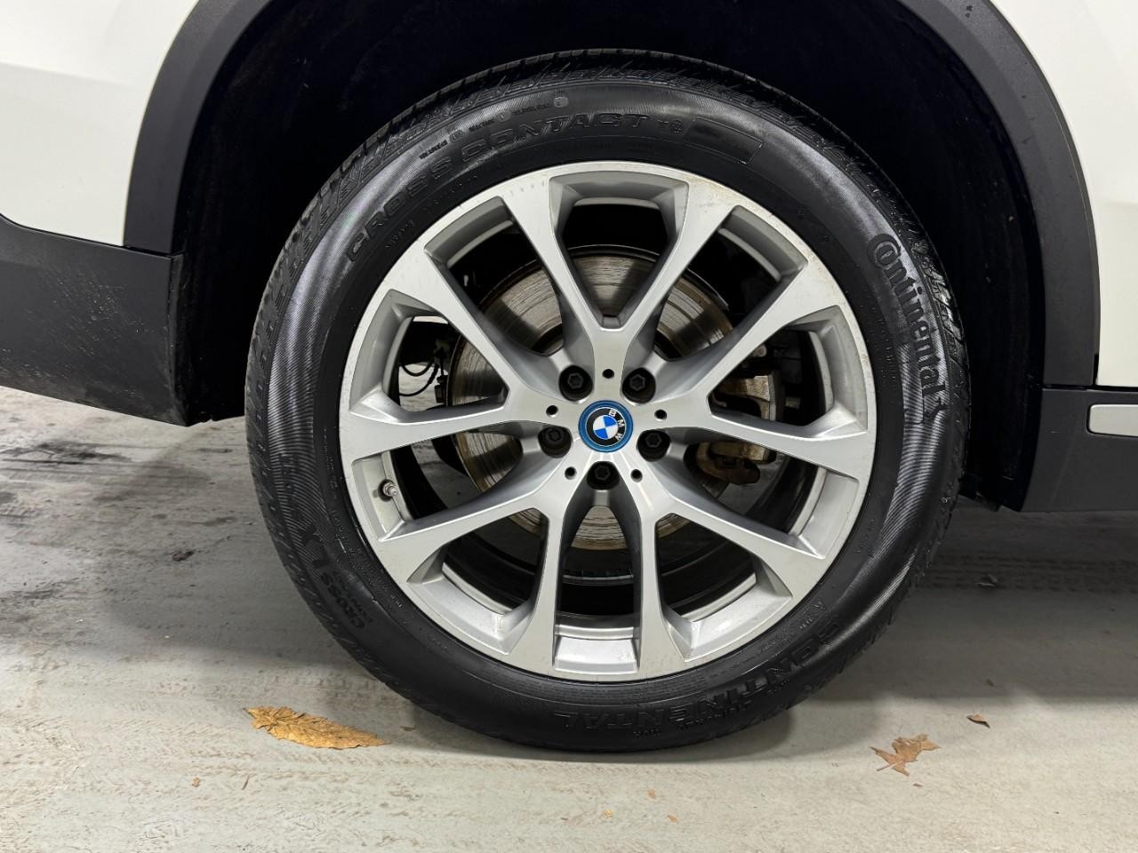 BMW X5 Vehicle Full-screen Gallery Image 5