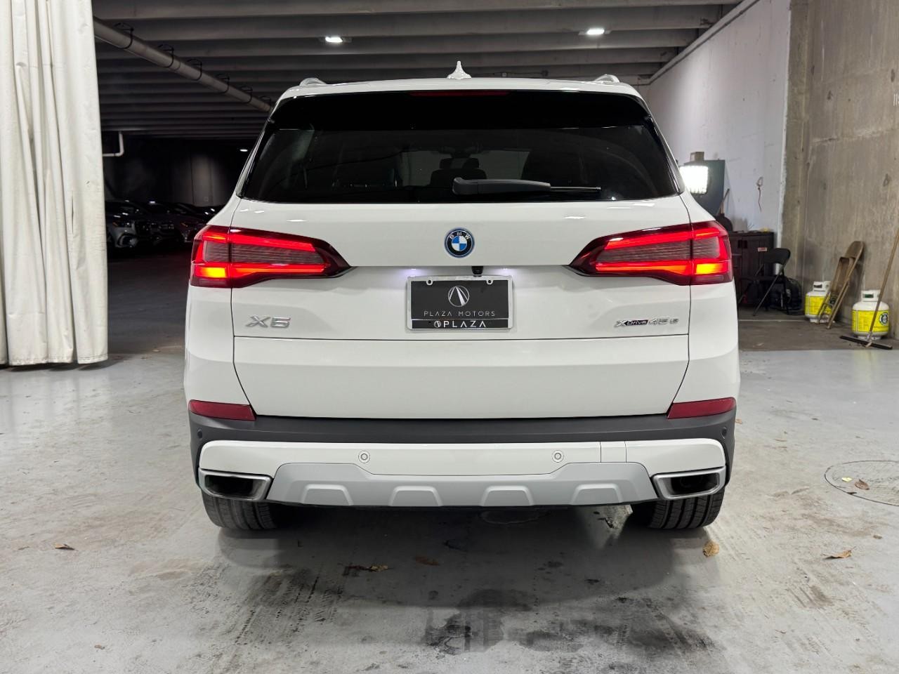 BMW X5 Vehicle Full-screen Gallery Image 9