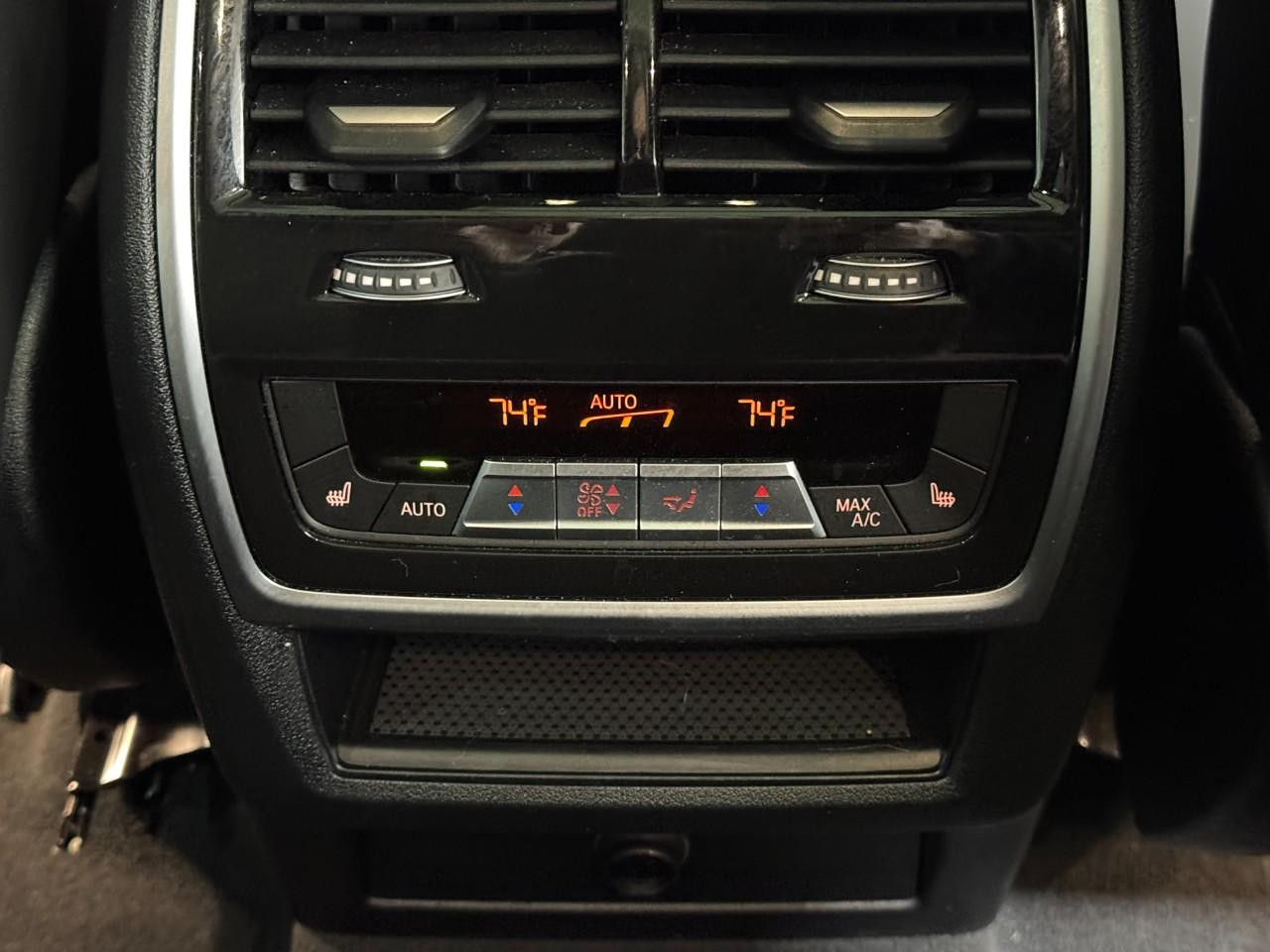 BMW X5 Vehicle Full-screen Gallery Image 11