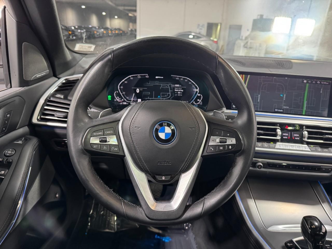 BMW X5 Vehicle Full-screen Gallery Image 14