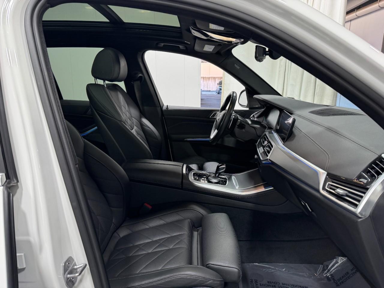 BMW X5 Vehicle Full-screen Gallery Image 18