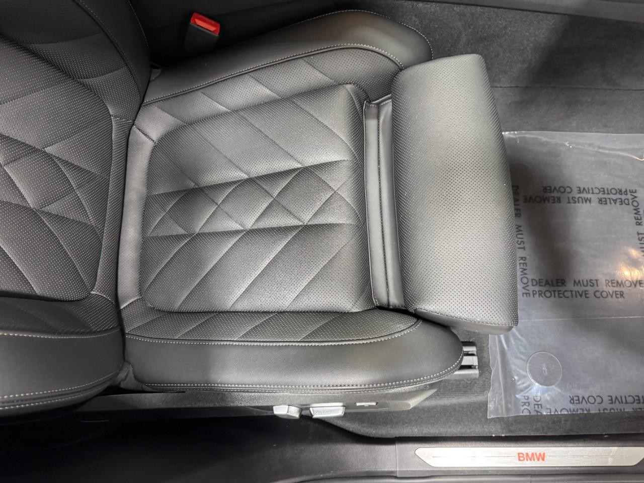 BMW X5 Vehicle Full-screen Gallery Image 19