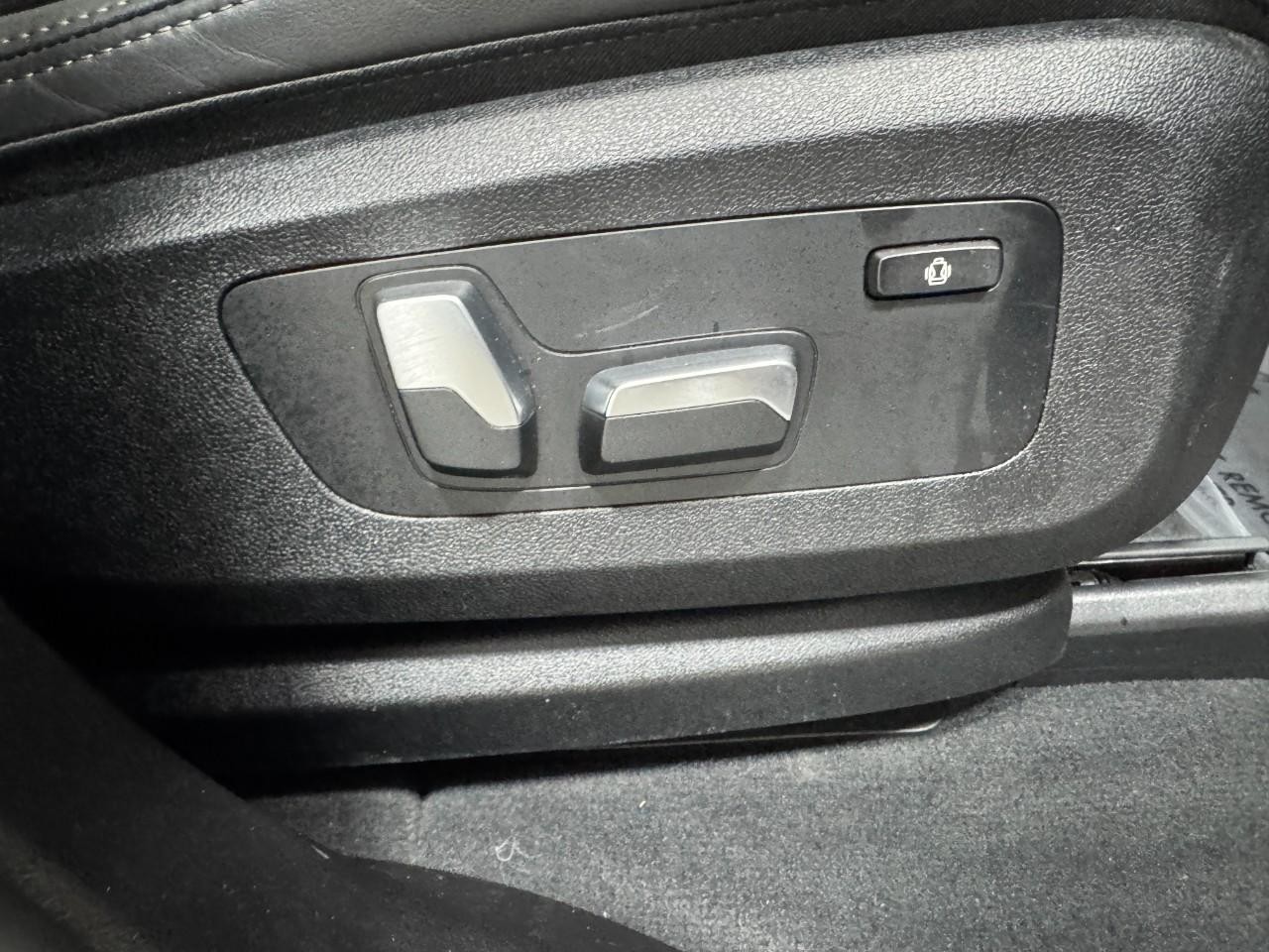 BMW X5 Vehicle Full-screen Gallery Image 20