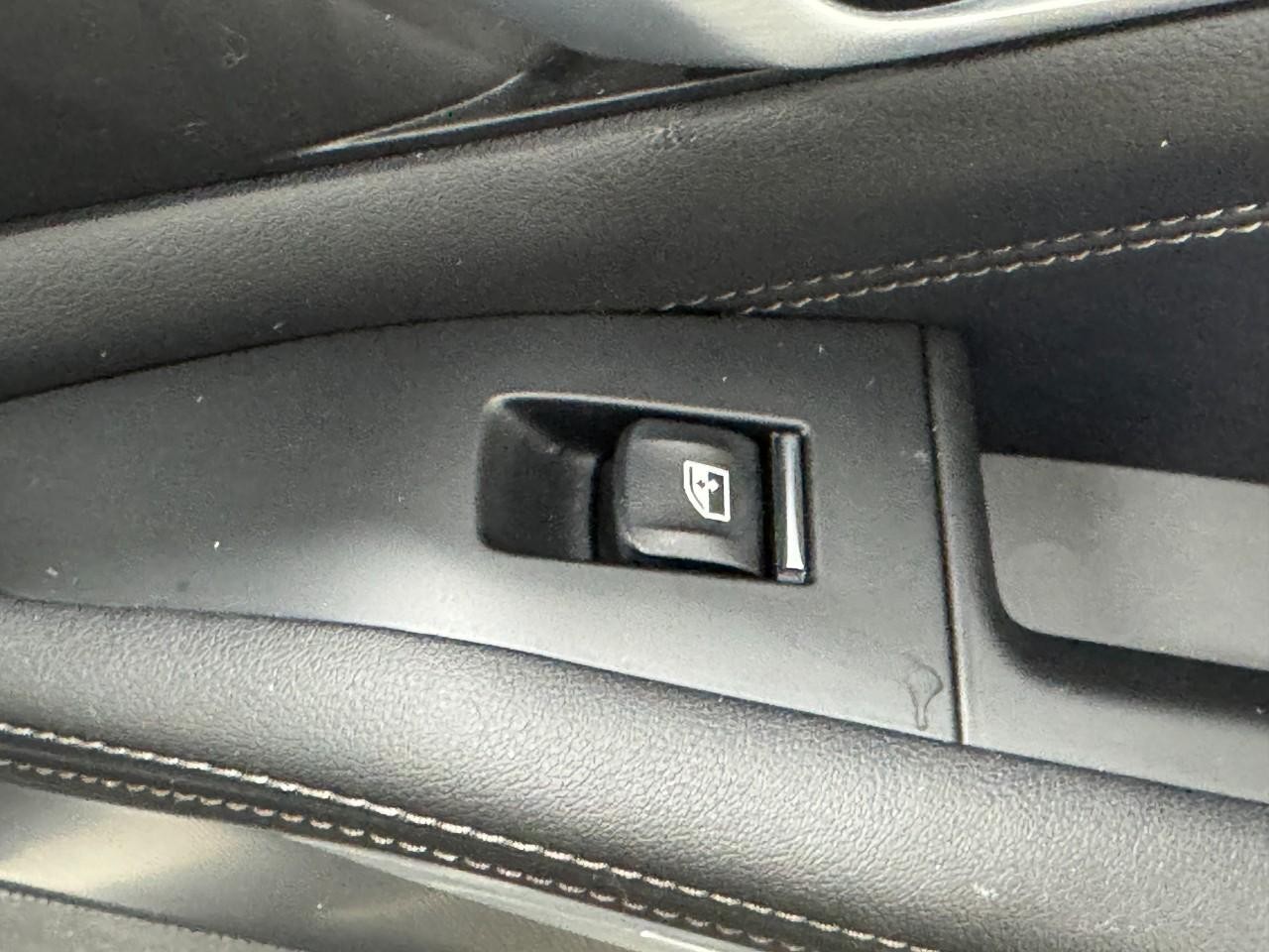 BMW X5 Vehicle Full-screen Gallery Image 22