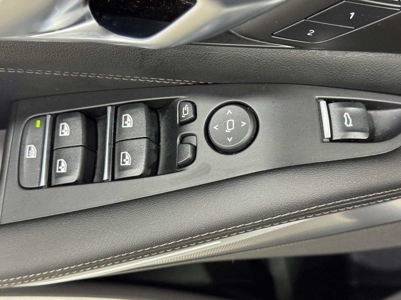 BMW X5 Vehicle Full-screen Gallery Image 26