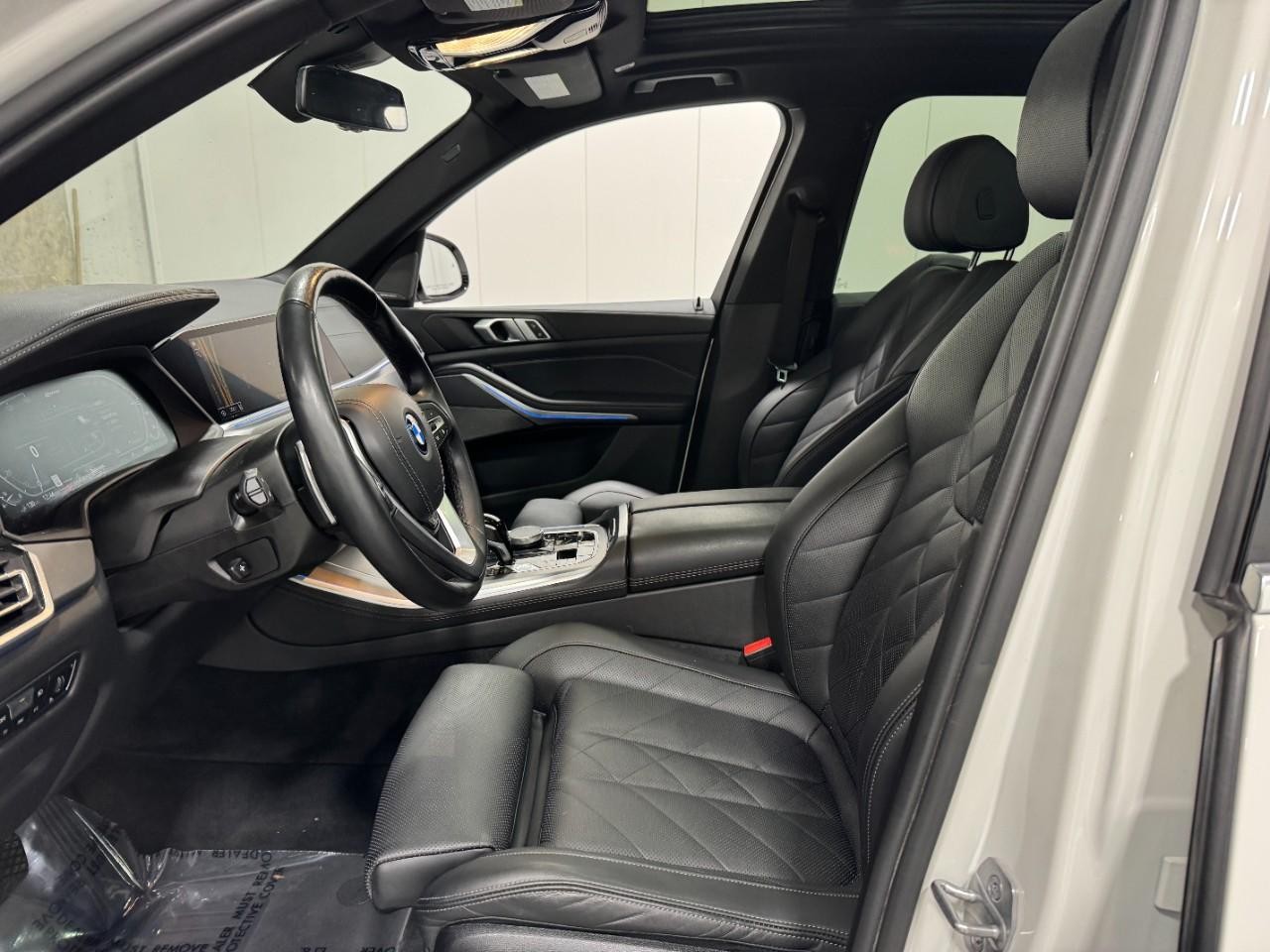 BMW X5 Vehicle Full-screen Gallery Image 28