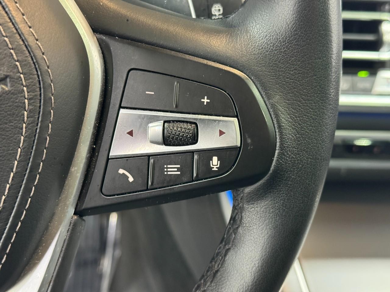 BMW X5 Vehicle Full-screen Gallery Image 33