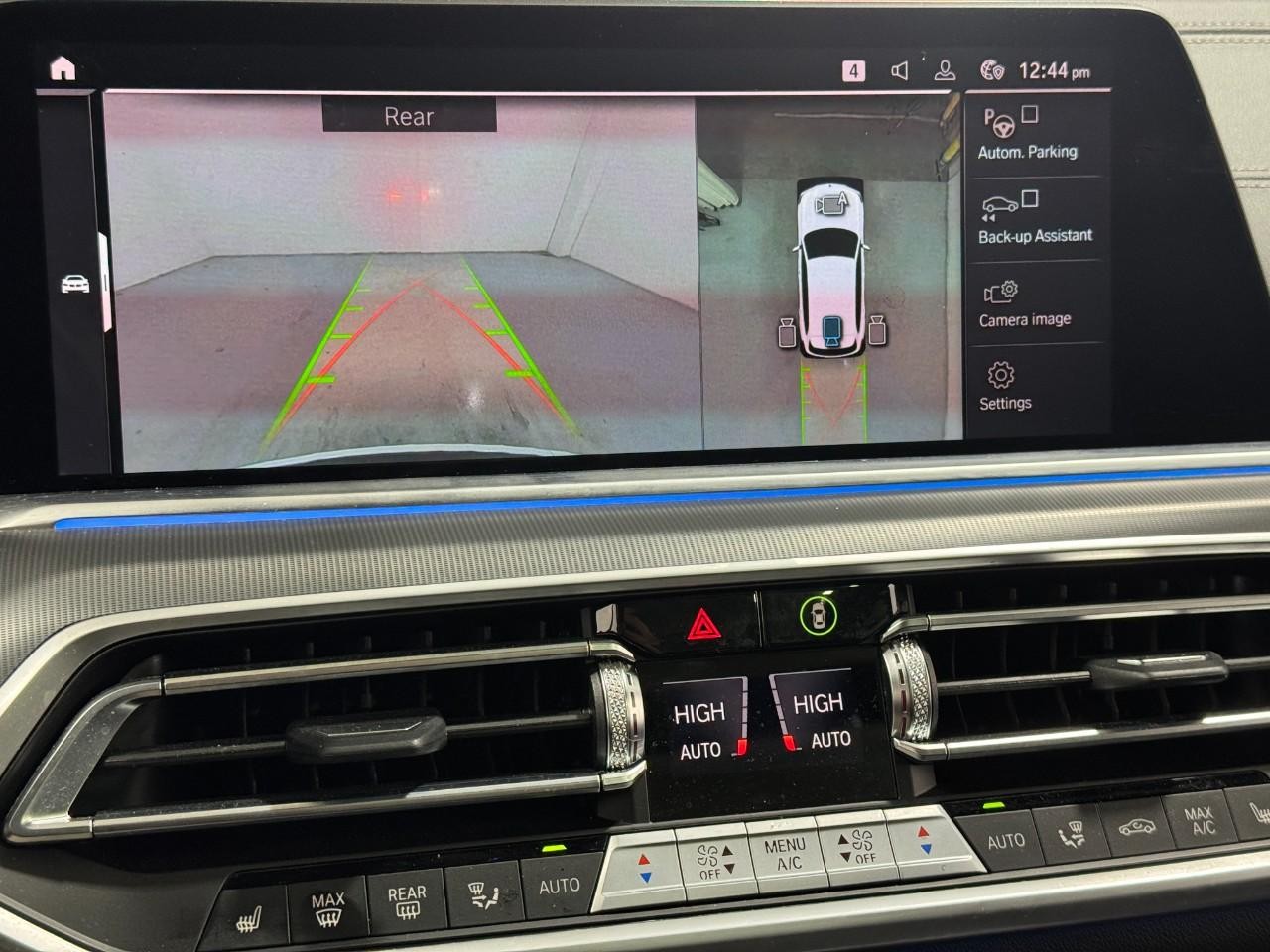 BMW X5 Vehicle Full-screen Gallery Image 35