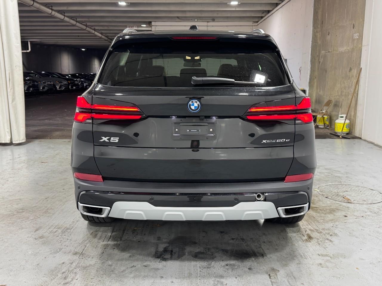 BMW X5 Vehicle Full-screen Gallery Image 9