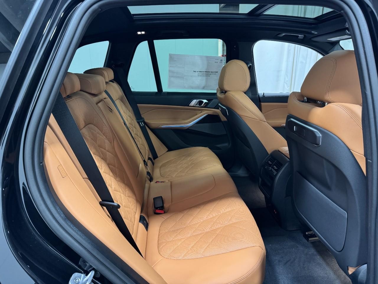 BMW X5 Vehicle Full-screen Gallery Image 10