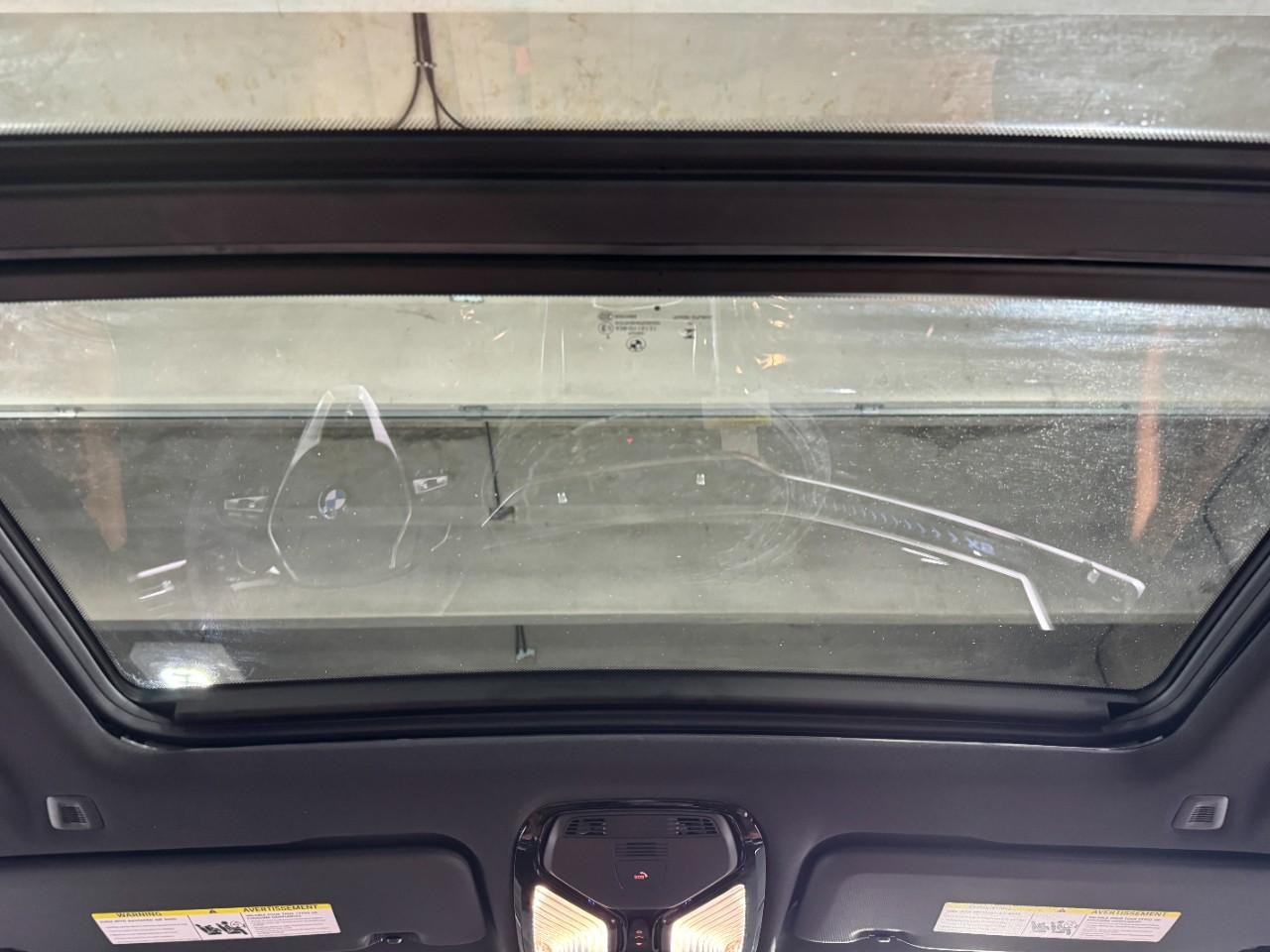 BMW X5 Vehicle Full-screen Gallery Image 11