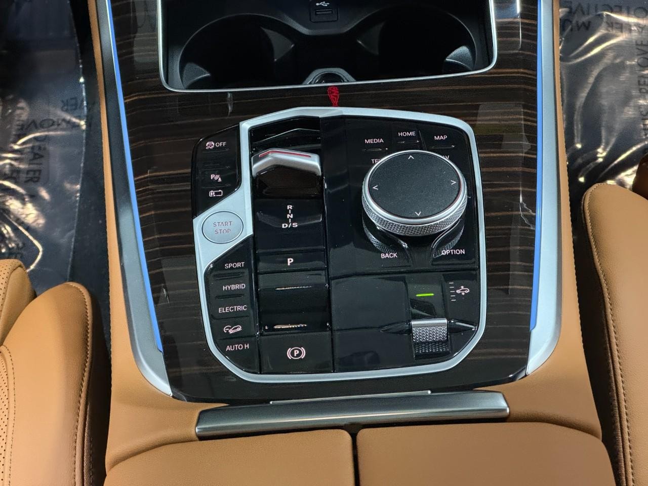 BMW X5 Vehicle Full-screen Gallery Image 15