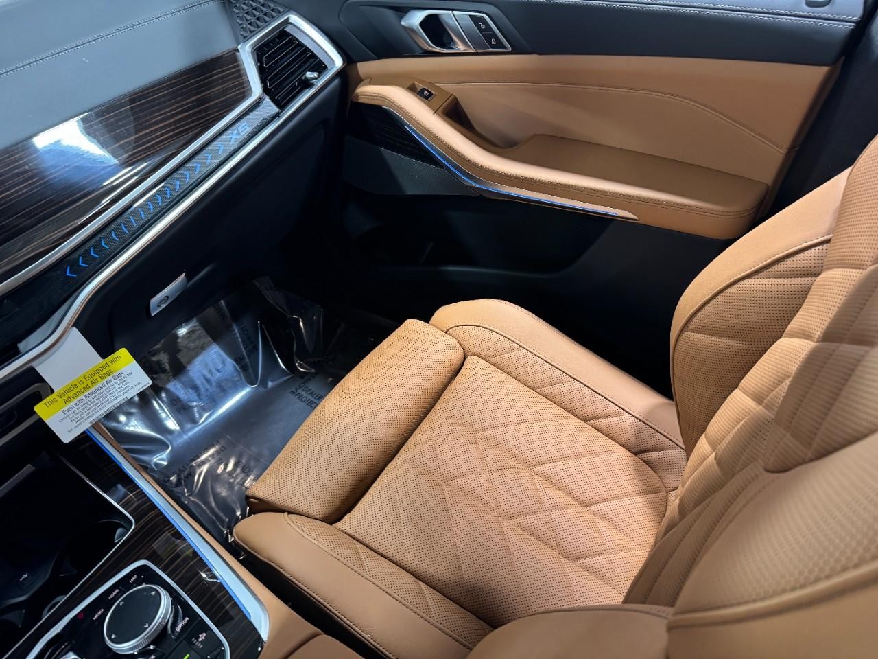 BMW X5 Vehicle Full-screen Gallery Image 16