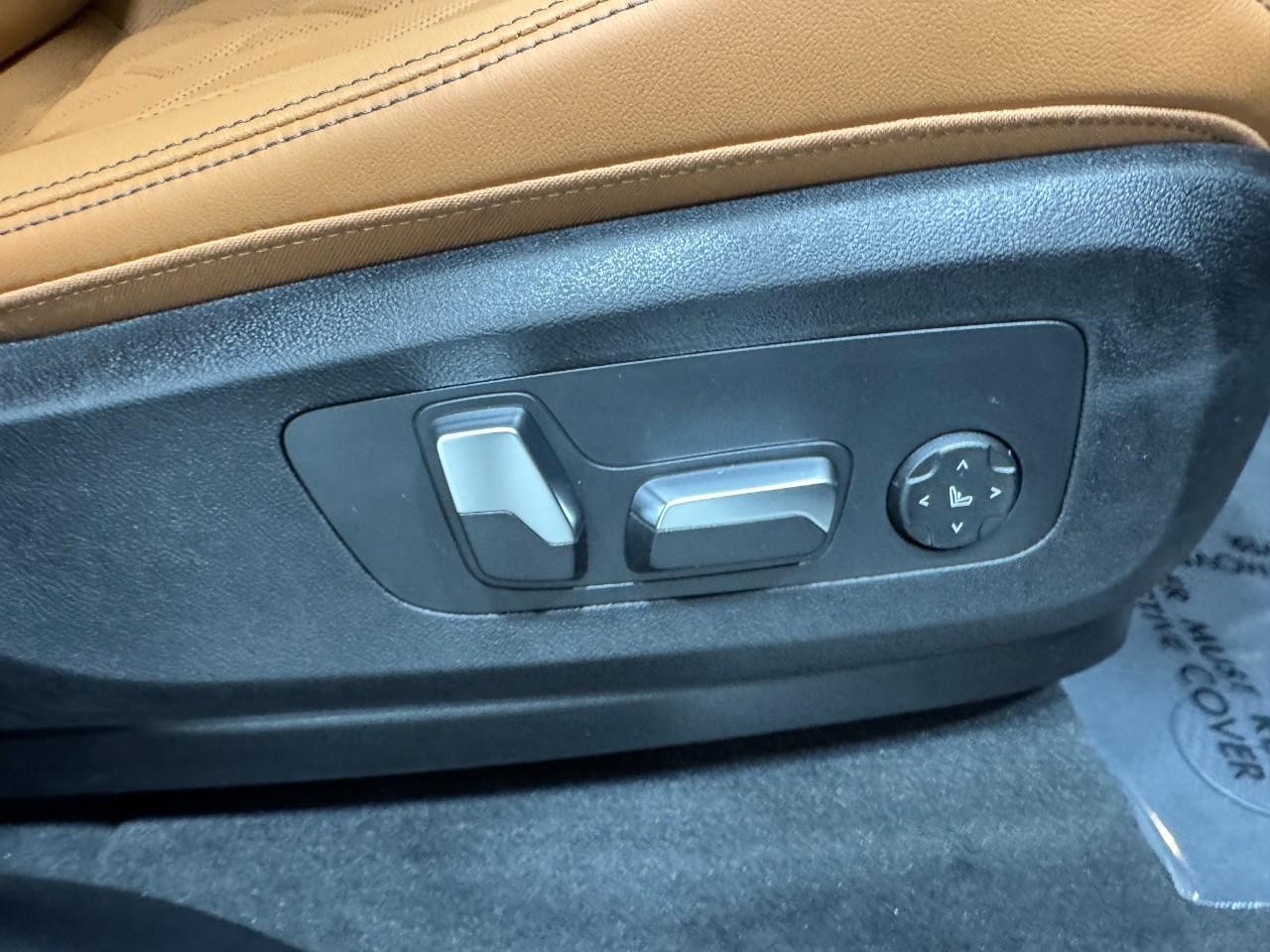 BMW X5 Vehicle Full-screen Gallery Image 19