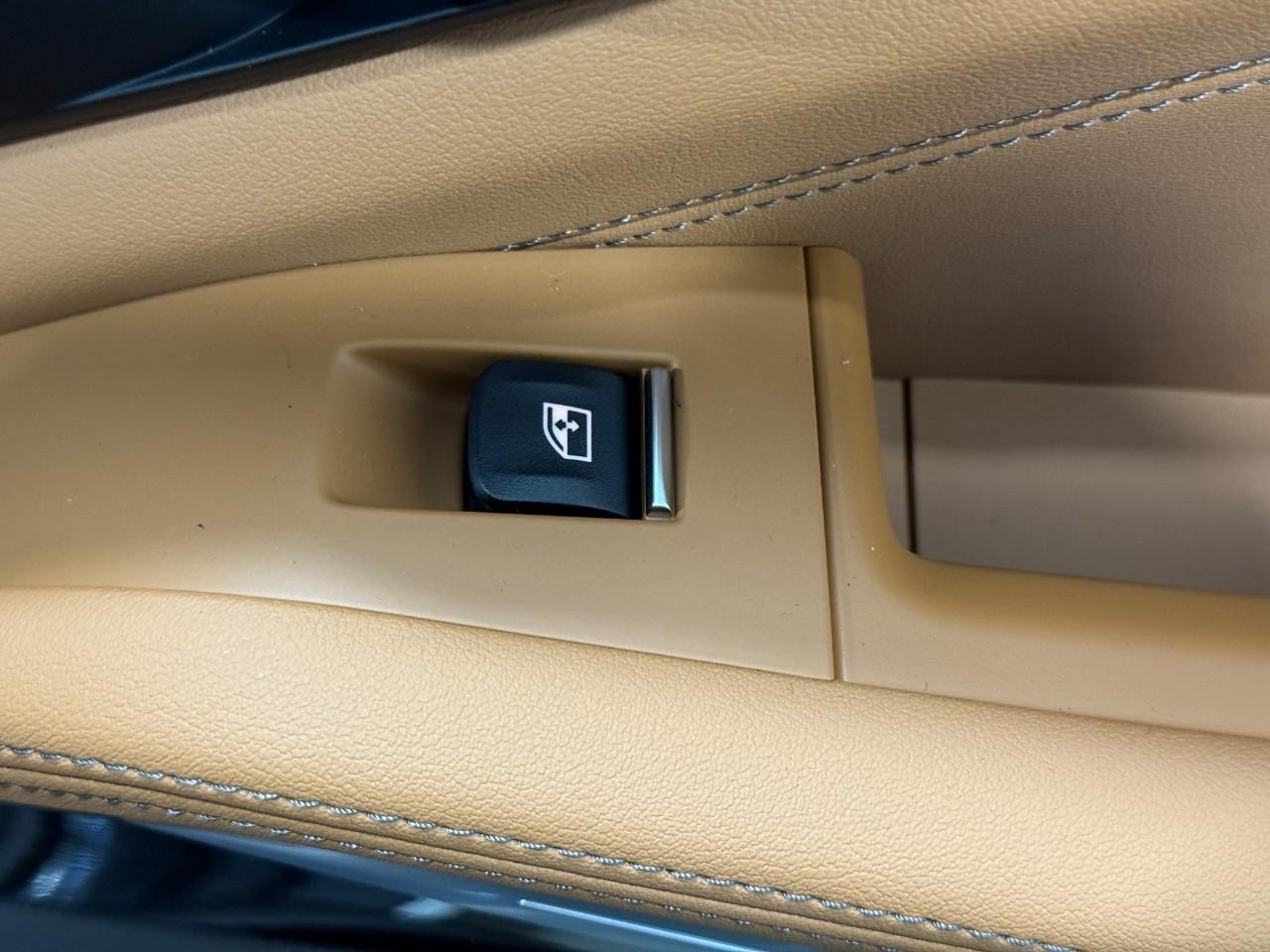 BMW X5 Vehicle Full-screen Gallery Image 21