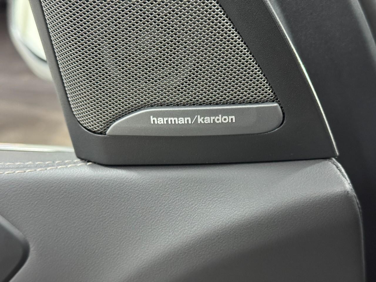 BMW X5 Vehicle Full-screen Gallery Image 22