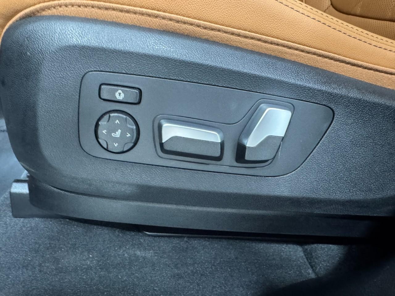 BMW X5 Vehicle Full-screen Gallery Image 28