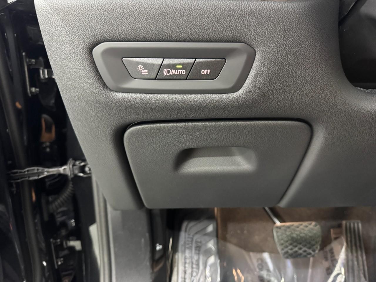 BMW X5 Vehicle Full-screen Gallery Image 29