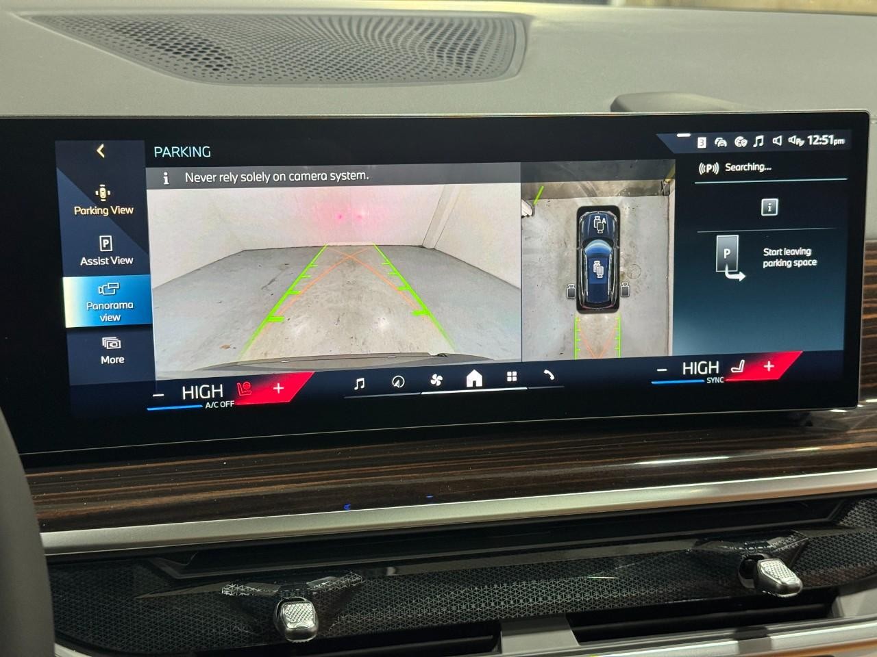 BMW X5 Vehicle Full-screen Gallery Image 33