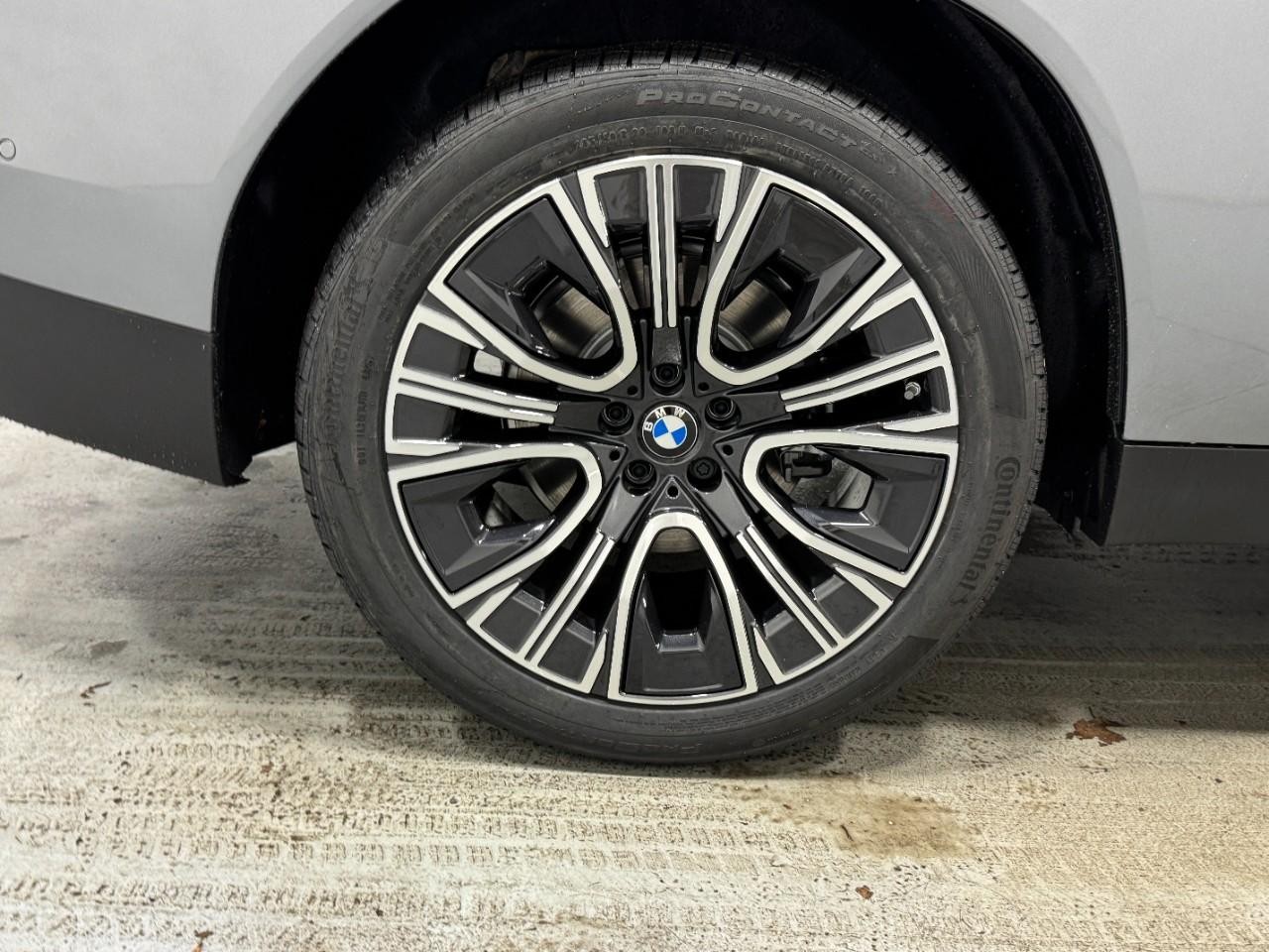 BMW X3 Vehicle Full-screen Gallery Image 5