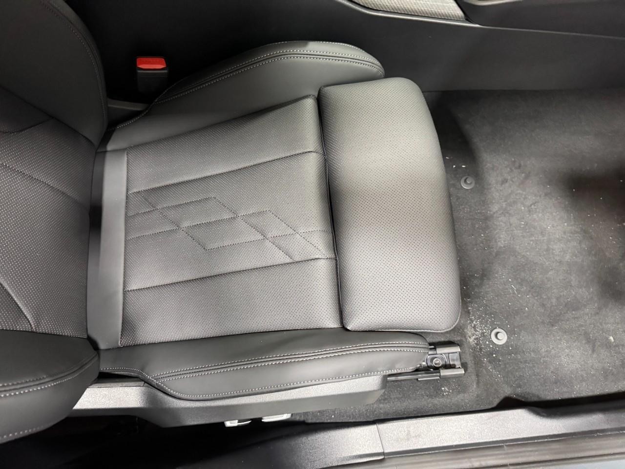 BMW X3 Vehicle Full-screen Gallery Image 18