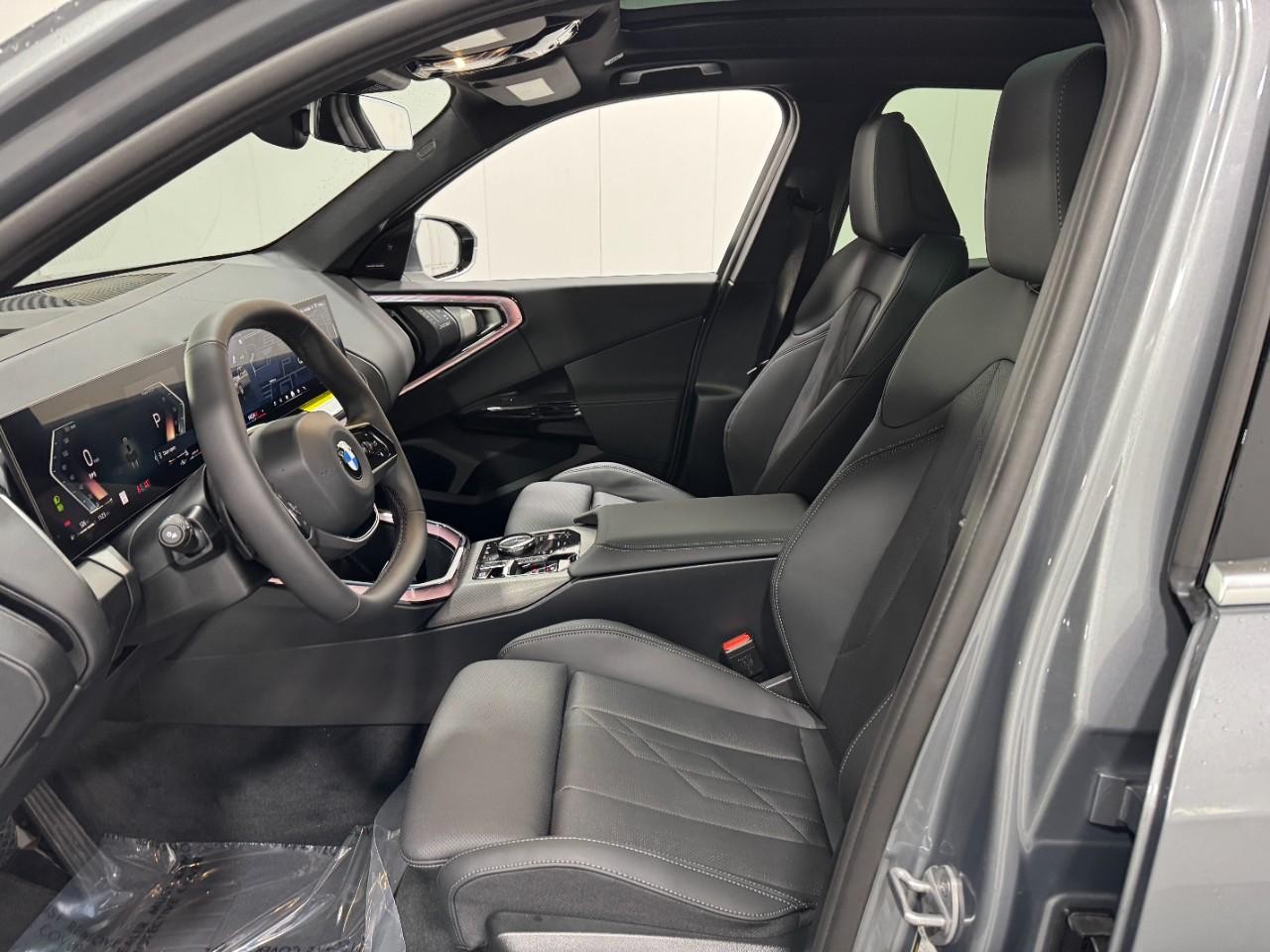 BMW X3 Vehicle Full-screen Gallery Image 25