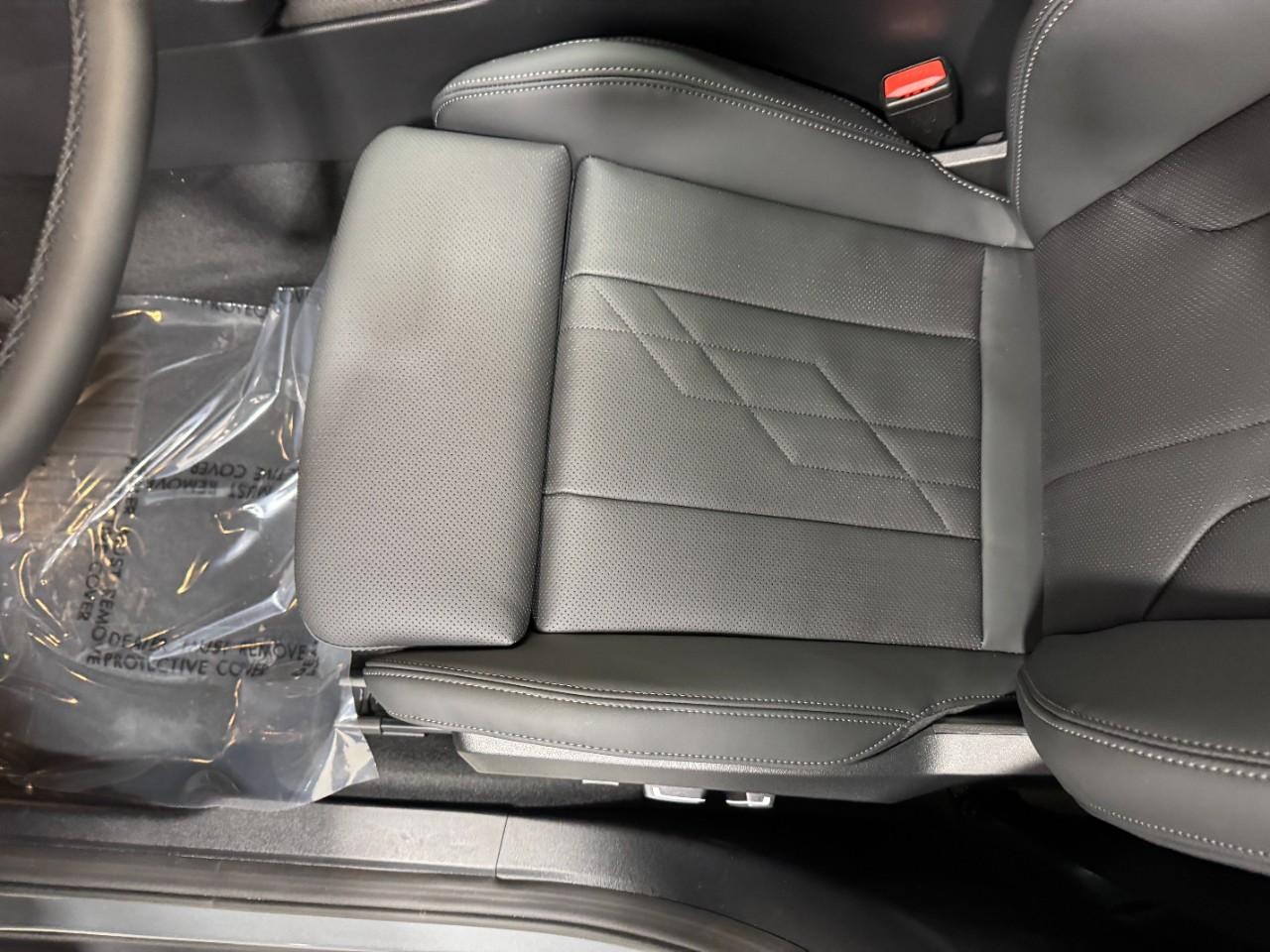 BMW X3 Vehicle Full-screen Gallery Image 26