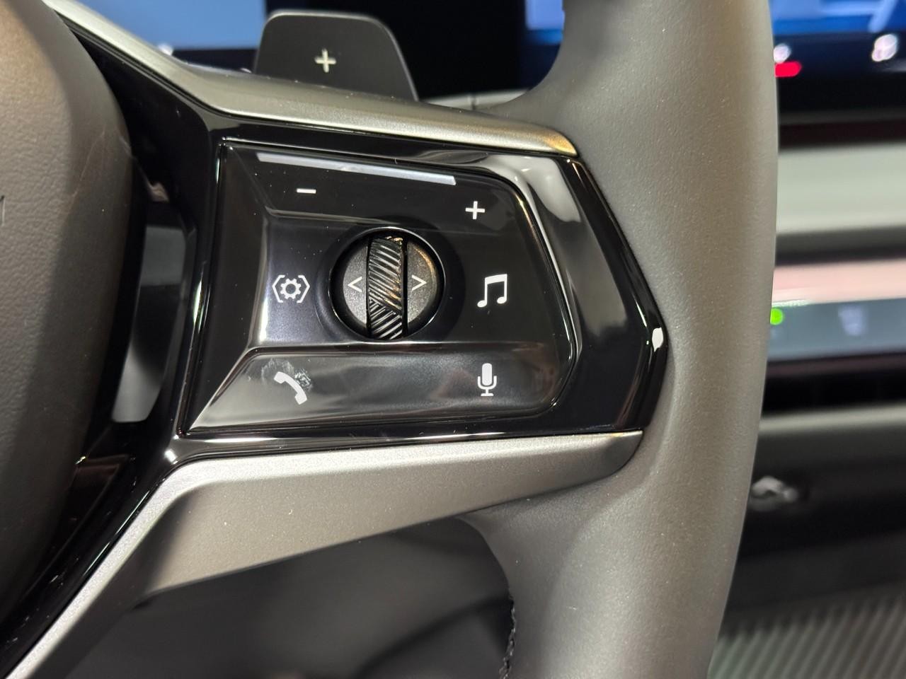 BMW X3 Vehicle Full-screen Gallery Image 28