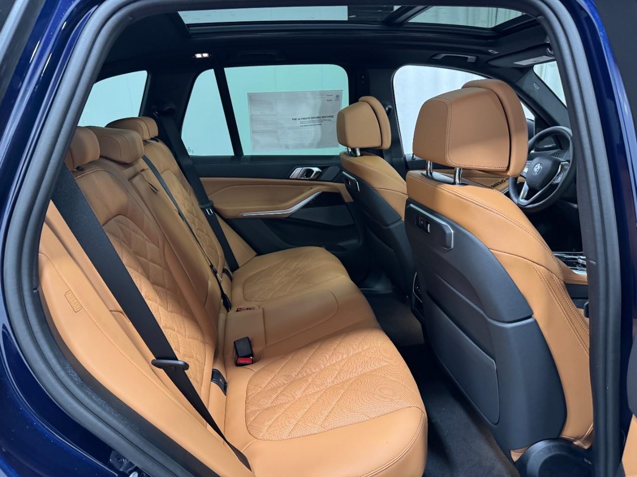 BMW X5 Vehicle Full-screen Gallery Image 10