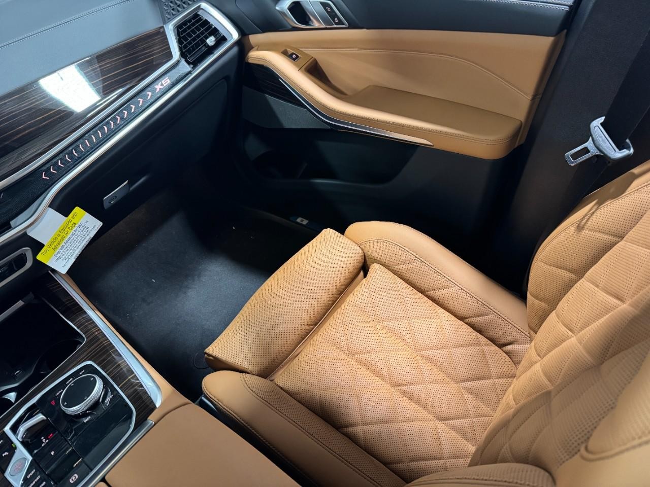 BMW X5 Vehicle Full-screen Gallery Image 17