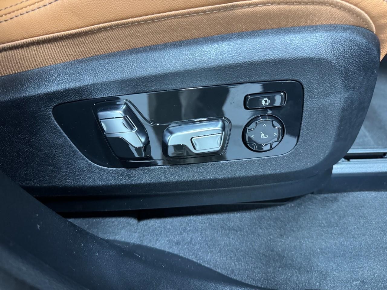 BMW X5 Vehicle Full-screen Gallery Image 20