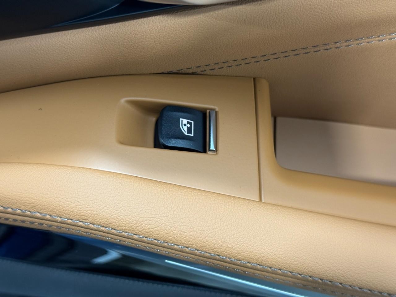 BMW X5 Vehicle Full-screen Gallery Image 22