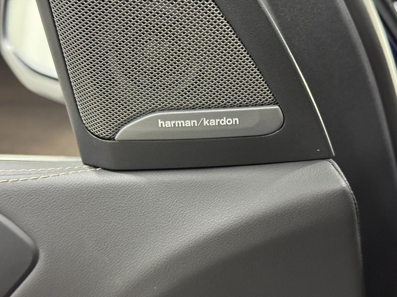 BMW X5 Vehicle Full-screen Gallery Image 23