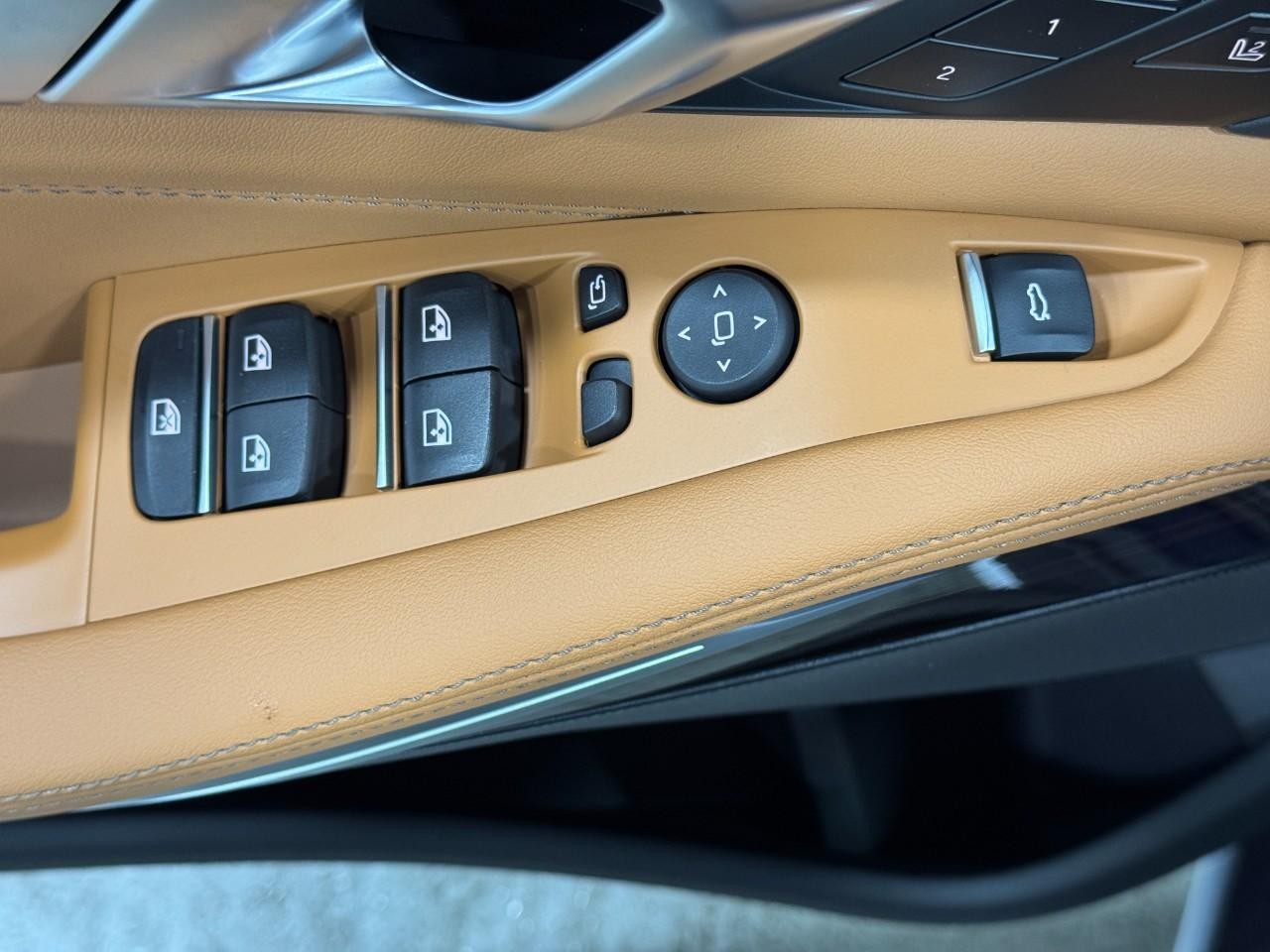 BMW X5 Vehicle Full-screen Gallery Image 26