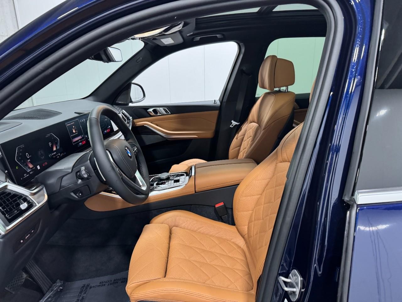 BMW X5 Vehicle Full-screen Gallery Image 27