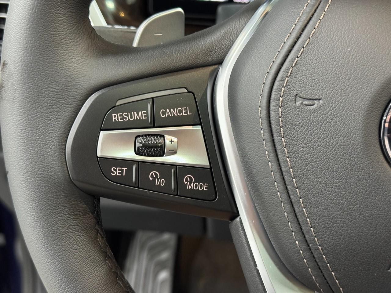 BMW X5 Vehicle Full-screen Gallery Image 31