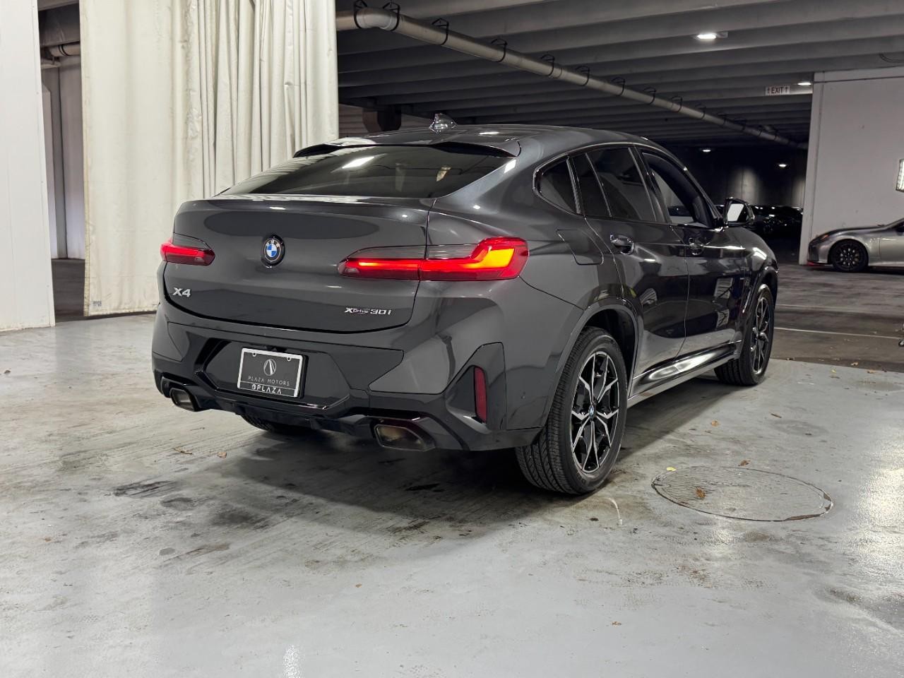 BMW X4 Vehicle Full-screen Gallery Image 4