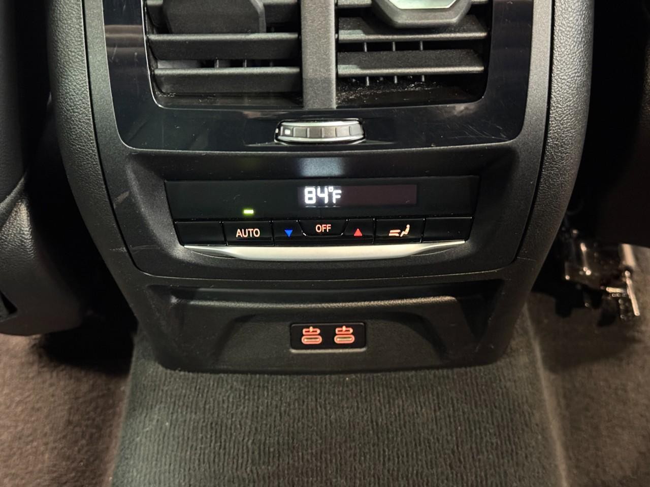 BMW X4 Vehicle Full-screen Gallery Image 11