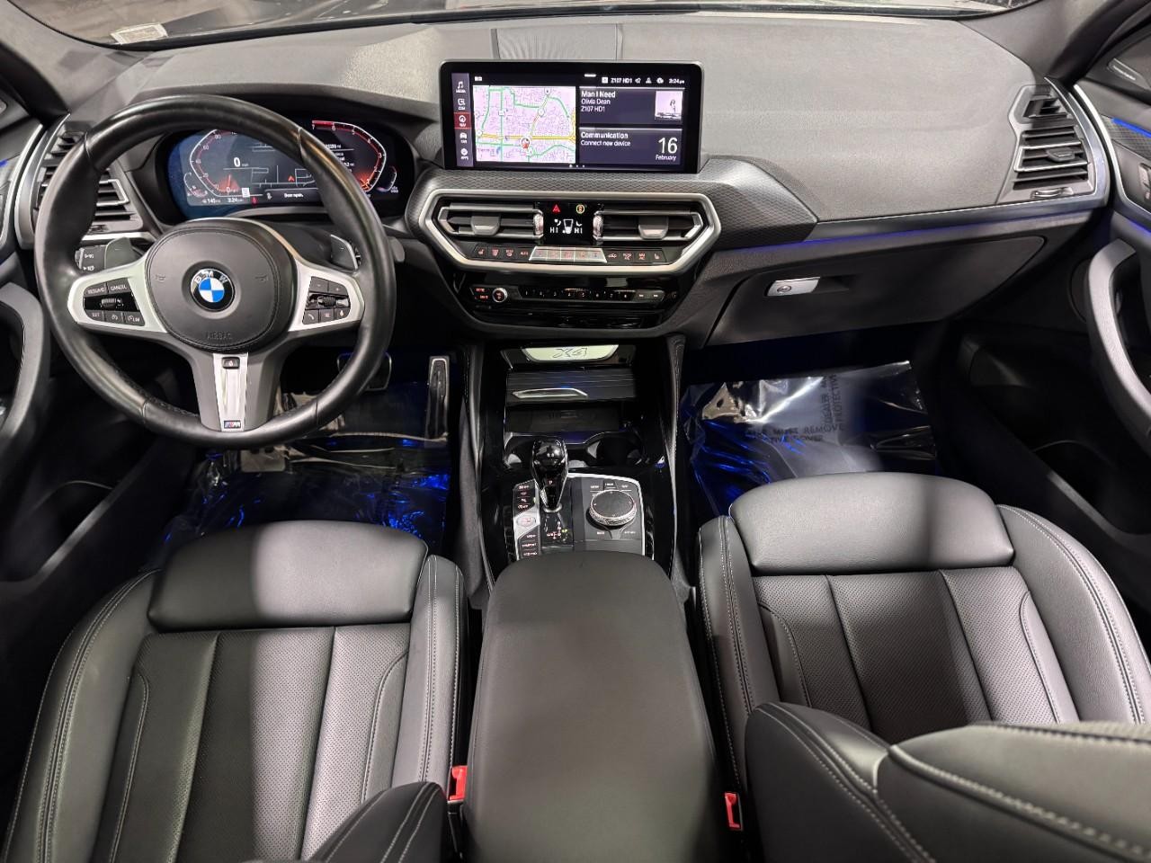 BMW X4 Vehicle Full-screen Gallery Image 13